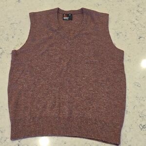 Vintage Men's M V-Neck Golf Sweater Vest in Burgundy